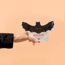 Carica l'immagine nel visualizzatore di Gallery, Wish Formula Bat Eye Mask - Maschera contorno occhi a forma di pipistrello con effetto illuminante e anti-age, con estratto di calendula, limone, centella asiatica e sodio ialuronato.