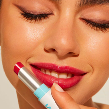Carica l'immagine nel visualizzatore di Gallery, Goovi Balsamo labbra colorato that’s my glow - Balsamo labbra ultra-scorrevole che dona nutrimento e luminosità, avvolge le labbra in un confortevole velo di colore dal finish glowy.