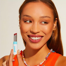 Carica l'immagine nel visualizzatore di Gallery, Goovi Balsamo labbra colorato that’s my glow - Balsamo labbra ultra-scorrevole che dona nutrimento e luminosità, avvolge le labbra in un confortevole velo di colore dal finish glowy.