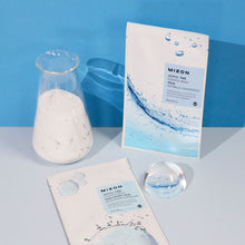 Carica l'immagine nel visualizzatore di Gallery, Mizon - Joyful Time Essence Hyaluronic Acid - Maschera idratante e antietà con acido ialuronico che trattiene l'umidità per un'idratazione duratura.
