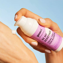 Carica l'immagine nel visualizzatore di Gallery, GOOVI Crema viso con biopeptidi Be My Berrynol, 50ML - Crema viso retinol like che leviga, uniforma e nutre la pelle rendendola più compatta ed elastica. Con il 97% di ingredienti di origine naturale.
