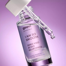 Carica l'immagine nel visualizzatore di Gallery, GOOVI Siero viso acido ialuronico I am so smooth, 30 ml - Il siero booster di idratazione ad azione liftante, previene i segni del tempo con acido ialuronico a tre pesi molecolari. Con il 97,9% di ingredienti di origine naturale
