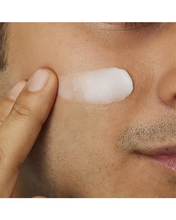 Carica l'immagine nel visualizzatore di Gallery, CeraVe Skin Renewing Crema Viso con Peptidi, 48g
