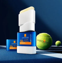 Carica l'immagine nel visualizzatore di Gallery, ANTHELIOS UVSPORT SPF50+ PRO-RESISTANCE STICK Protezione molto alta, sviluppata per attività ad alta intensità
